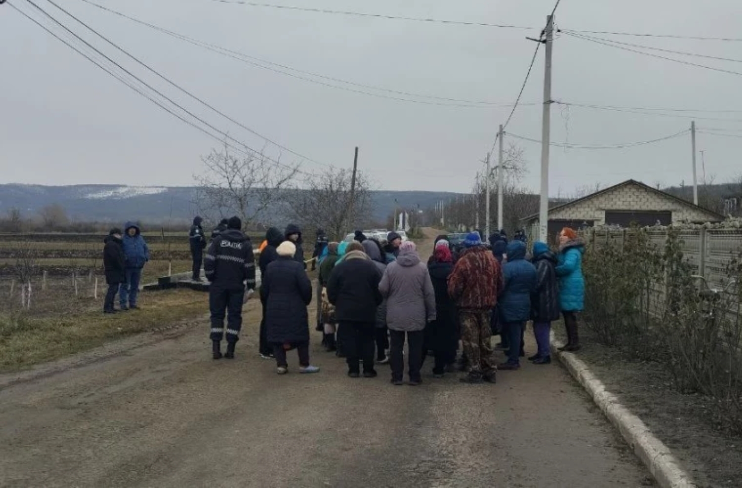 Жители села Копанка продолжают протестовать против подключения к правобережным электросетям