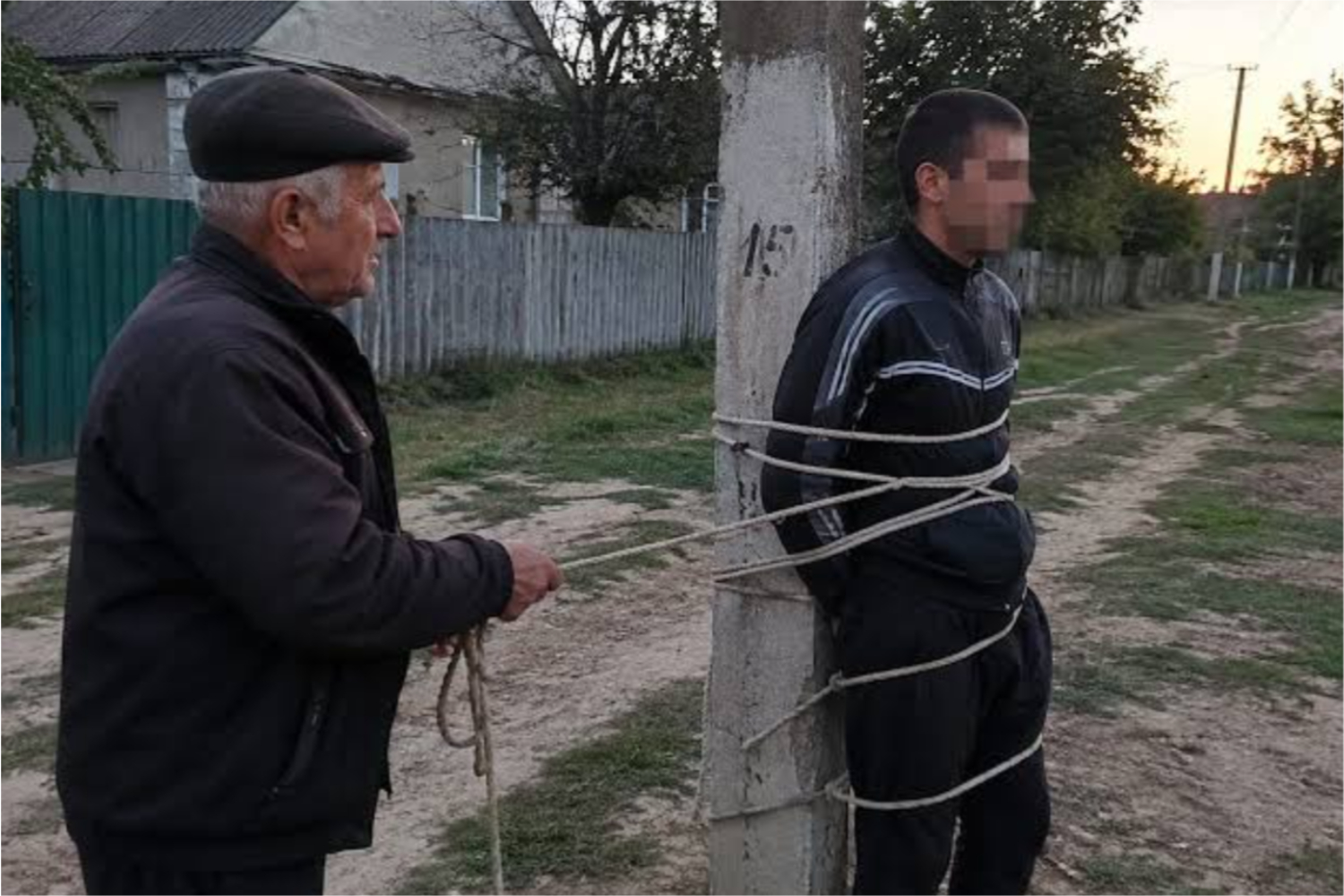 Вор пришёл за вином и оказался связан у столба